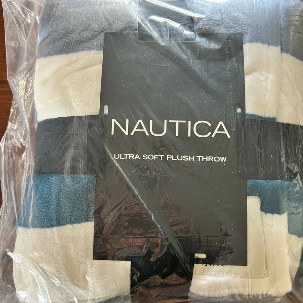 NWT Nautica Blue White Striped Plush Throw Blanket Coastal 60 x 50 Ultra Soft